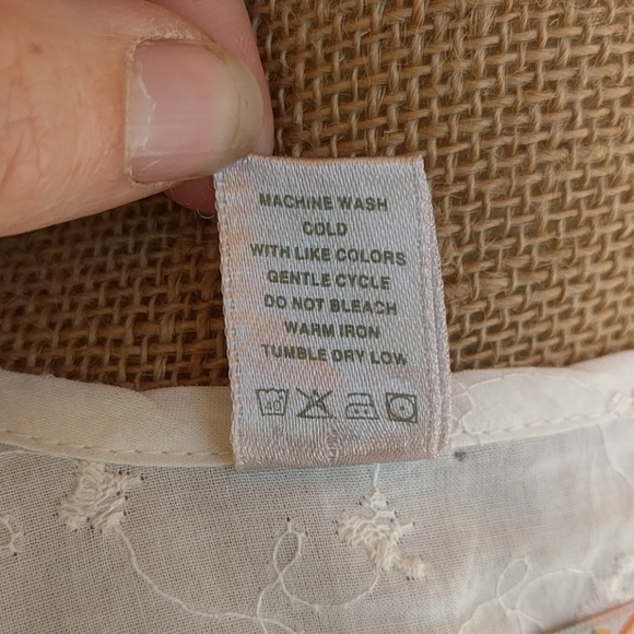 *SOLD* Cap Sleeve V-neck Button Front Blouse Sz S - Picture 7 of 7